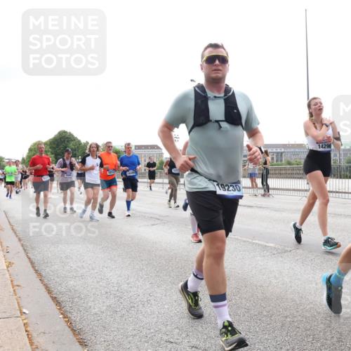 29.06.2025 - hella hamburg halbmarathon Lena Gebhardt http://msf.ph/oto/8292041 29.06.2025 10:36:24 Lombardsbrücke 5809, 5012, 19230, 14296, 1008, 1010, 1036, 1102, 1183, 1224, 1775, 1780, 1835, 2124, 2520, 2870, 3398, 3401, 3404, 3428, 3699, 3741, 3877, 4245, 4326, 4442, 4798, 4937, 5012, 5246, 5427, 5540, 5573, 5666, 5747, 5809, 5919, 6092, 6093, 6184, 6190, 6417, 6667, 6896, 7086, 7111, 7140, 7275, 7575, 7576, 7632, 8356, 8498, 8530, 8581, 8945, 8947, 9115, 9117, 9229, 13265, 15077, 17156, 17807, 18152, 18488 meine-sportfotos.de