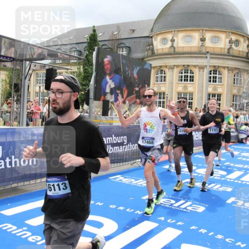 29.06.2025 - hella hamburg halbmarathon Michael Strokosch http://msf.ph/oto/8292056 29.06.2025 10:56:20 Ziel 1193, 5465, 7547, 9903, 10789, 11309, 12348, 14363, 15300, 15484, 16113, 16375, 16634, 17468, 18117, 18495, 18652, 18741, 19152 meine-sportfotos.de
