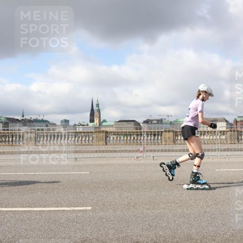 29.06.2025 - hella hamburg halbmarathon Lena Gebhardt http://msf.ph/oto/8292066 29.06.2025 09:05:49 Lombardsbrücke  meine-sportfotos.de