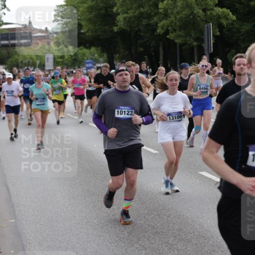 29.06.2025 - hella hamburg halbmarathon Jannik Wohlers http://msf.ph/oto/8292080 29.06.2025 10:36:22 Lombardsbrücke 1118, 1253, 1948, 1952, 1954, 2552, 2588, 3873, 3895, 4084, 4618, 4762, 4996, 5789, 6156, 6359, 7773, 8499, 8936, 8937, 9295, 9500, 9694, 9701, 10123, 10487, 11672, 11831, 11912, 12218, 12302, 12605, 12770, 12775, 13092, 13106, 13165, 13265, 13266, 13657, 13704, 13902, 13903, 14695, 15077, 15588, 15805, 15972, 15992, 16228, 16309, 16885, 16977, 17018, 17115, 17156, 17349, 17807, 18152, 18174, 18482, 18488, 18929 meine-sportfotos.de
