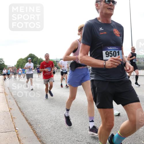 29.06.2025 - hella hamburg halbmarathon Lena Gebhardt http://msf.ph/oto/8292095 29.06.2025 10:21:19 Lombardsbrücke 18170, 9501, 1028, 1028, 1072, 1266, 1401, 1658, 2271, 2383, 2635, 2815, 2923, 2945, 2956, 2986, 3122, 3161, 3453, 3770, 3813, 3817, 3825, 3826, 4082, 4350, 4697, 4786, 5041, 5061, 5122, 5373, 5395, 5412, 5493, 5767, 6103, 6275, 6308, 6844, 7228, 7375, 7522, 7553, 7608, 7781, 8095, 8113, 8286, 8724, 8726, 8844, 9005, 9011, 9100, 9108, 9236, 9369, 9483, 9499, 9501, 9532, 9624, 10374, 10585, 10602, 10874, 11698, 12175, 12694, 13057, 13508 meine-sportfotos.de