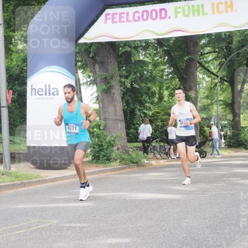 29.06.2025 - hella hamburg halbmarathon KatJ http://msf.ph/oto/8292117 29.06.2025 10:13:04 Zwischen KM18-KM19 4128, 4571 meine-sportfotos.de