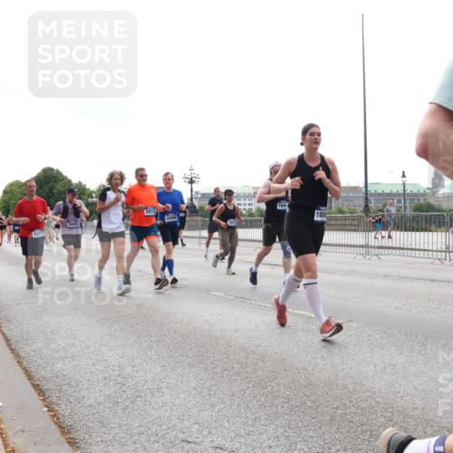 29.06.2025 - hella hamburg halbmarathon Lena Gebhardt http://msf.ph/oto/8292125 29.06.2025 10:36:25 Lombardsbrücke 9229, 5012, 18466, 1646, 5573, 1008, 1010, 1036, 1102, 1183, 1224, 1775, 1780, 1835, 2124, 2520, 2588, 2870, 3398, 3401, 3404, 3428, 3699, 3741, 3877, 4084, 4245, 4326, 4442, 4798, 4937, 5012, 5246, 5427, 5540, 5573, 5666, 5747, 5809, 5919, 6092, 6093, 6184, 6190, 6417, 6667, 6896, 7086, 7111, 7140, 7275, 7575, 7576, 7632, 8356, 8498, 8530, 8581, 8945, 8947, 9115, 9117, 9229, 9500, 13265, 15077, 17156, 17807, 18152, 18488 meine-sportfotos.de