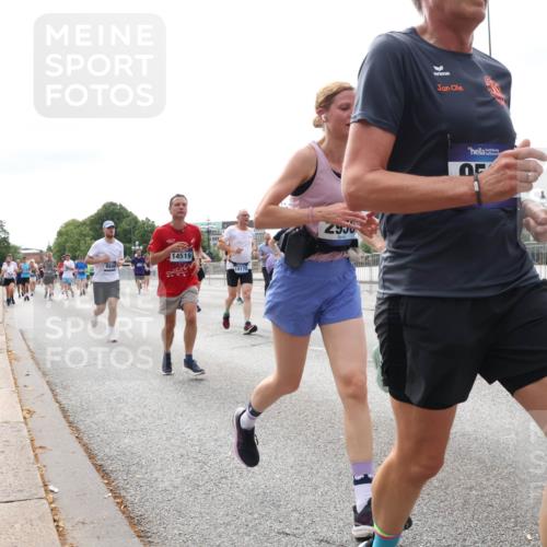 29.06.2025 - hella hamburg halbmarathon Lena Gebhardt http://msf.ph/oto/8292128 29.06.2025 10:21:19 Lombardsbrücke 14519, 18170, 1028, 1028, 1072, 1266, 1401, 1658, 2271, 2383, 2635, 2815, 2923, 2945, 2956, 2986, 3122, 3161, 3453, 3770, 3813, 3817, 3825, 3826, 4082, 4350, 4697, 4786, 5041, 5061, 5122, 5373, 5395, 5412, 5493, 5767, 6103, 6275, 6308, 6844, 7228, 7375, 7522, 7553, 7608, 7781, 8095, 8113, 8286, 8724, 8726, 8844, 9005, 9011, 9100, 9108, 9236, 9369, 9483, 9499, 9501, 9532, 9624, 10374, 10585, 10602, 10874, 11698, 12175, 12694, 13057, 13508 meine-sportfotos.de