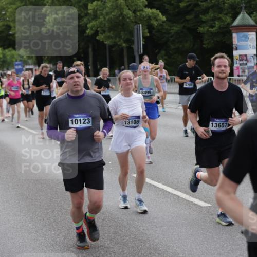 29.06.2025 - hella hamburg halbmarathon Jannik Wohlers http://msf.ph/oto/8292134 29.06.2025 10:36:22 Lombardsbrücke 1118, 1253, 1948, 1952, 1954, 2552, 2588, 3873, 3895, 4084, 4618, 4762, 4996, 5789, 6156, 6359, 7773, 8499, 8936, 8937, 9295, 9500, 9694, 9701, 10123, 10487, 11672, 11831, 11912, 12218, 12302, 12605, 12770, 12775, 13092, 13106, 13165, 13265, 13266, 13657, 13704, 13902, 13903, 14695, 15077, 15588, 15805, 15972, 15992, 16228, 16309, 16885, 16977, 17018, 17115, 17156, 17349, 17807, 18152, 18174, 18482, 18488, 18929 meine-sportfotos.de