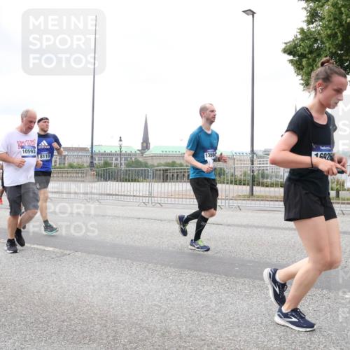 29.06.2025 - hella hamburg halbmarathon Lena Gebhardt http://msf.ph/oto/8292142 29.06.2025 10:55:52 Lombardsbrücke 10416, 10593, 6, 8110, 13504, 6926, 1616, 1873, 1909, 1917, 2095, 2793, 3101, 3244, 3268, 4265, 4354, 4470, 4473, 4836, 4896, 5220, 5222, 5306, 5487, 5575, 5994, 6055, 6056, 6113, 6257, 6494, 6594, 7516, 7548, 7616, 7680, 7969, 8005, 8110, 8305, 8527, 8532, 8533, 8626, 8648, 9548, 9614, 9618, 9838, 9857, 9858, 9861, 9865, 9956, 10094, 10436, 10438, 10449, 10559, 10593, 10640, 10885, 11903, 11962, 11963, 12695, 12902, 14727 meine-sportfotos.de