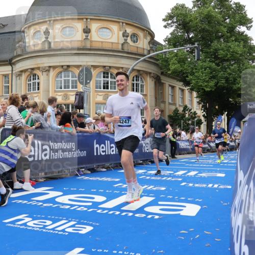 29.06.2025 - hella hamburg halbmarathon Strokosch-Dieckow http://msf.ph/oto/8292160 29.06.2025 10:50:24 Ziel 3414, 4127, 4247, 4933, 5447, 6795, 8153, 8899, 11455, 12035, 12624, 12949, 13609, 14034, 14626, 16000, 16242, 17319, 18394 meine-sportfotos.de