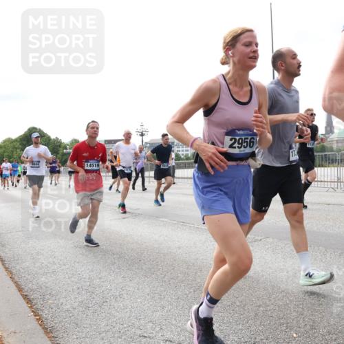 29.06.2025 - hella hamburg halbmarathon Lena Gebhardt http://msf.ph/oto/8292173 29.06.2025 10:21:19 Lombardsbrücke 8844, 14519, 18170, 2956, 173, 153, 1028, 1072, 1266, 1401, 1658, 2271, 2383, 2635, 2815, 2923, 2945, 2956, 2986, 3122, 3161, 3453, 3770, 3813, 3817, 3825, 3826, 4082, 4350, 4697, 4786, 5041, 5061, 5122, 5373, 5395, 5412, 5493, 5767, 6103, 6275, 6308, 6844, 7228, 7375, 7522, 7553, 7608, 7781, 8095, 8113, 8286, 8724, 8726, 8844, 9005, 9011, 9100, 9108, 9236, 9369, 9483, 9499, 9501, 9532, 9624, 10374, 10585, 10602, 10874, 11698, 12175, 12694, 13057, 13508 meine-sportfotos.de