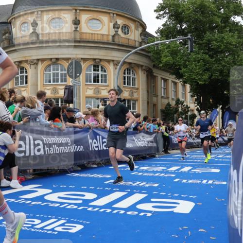 29.06.2025 - hella hamburg halbmarathon Strokosch-Dieckow http://msf.ph/oto/8292182 29.06.2025 10:50:25 Ziel 3414, 4127, 4247, 5447, 6282, 6795, 7397, 8153, 8899, 11455, 12035, 12624, 12949, 13812, 14034, 14626, 16242, 16806, 17247, 17319, 18394 meine-sportfotos.de