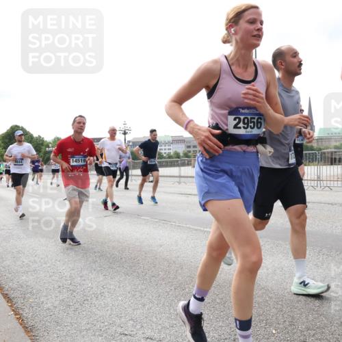 29.06.2025 - hella hamburg halbmarathon Lena Gebhardt http://msf.ph/oto/8292210 29.06.2025 10:21:19 Lombardsbrücke 8844, 14519, 2956, 1538, 102, 1028, 1072, 1266, 1401, 1658, 2271, 2383, 2635, 2815, 2923, 2945, 2956, 2986, 3122, 3161, 3453, 3770, 3813, 3817, 3825, 3826, 4082, 4350, 4697, 4786, 5041, 5061, 5122, 5373, 5395, 5412, 5493, 5767, 6103, 6275, 6308, 6844, 7228, 7375, 7522, 7553, 7608, 7781, 8095, 8113, 8286, 8724, 8726, 8844, 9005, 9011, 9100, 9108, 9236, 9369, 9483, 9499, 9501, 9532, 9624, 10374, 10585, 10602, 10874, 11698, 12175, 12694, 13057, 13508 meine-sportfotos.de