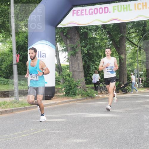 29.06.2025 - hella hamburg halbmarathon KatJ http://msf.ph/oto/8292213 29.06.2025 10:13:04 Zwischen KM18-KM19 4128, 4571 meine-sportfotos.de