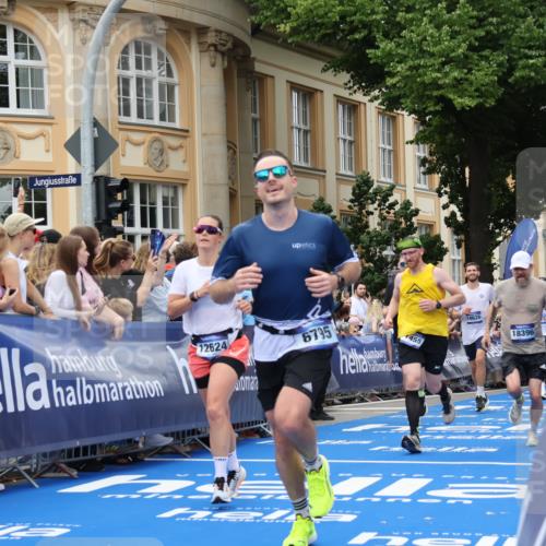 29.06.2025 - hella hamburg halbmarathon Strokosch-Dieckow http://msf.ph/oto/8292241 29.06.2025 10:50:27 Ziel 1750, 3414, 4127, 4247, 5447, 6282, 6795, 7397, 8153, 8576, 8899, 11214, 11455, 12035, 12624, 13812, 14034, 14626, 15803, 16806, 17179, 17247, 17319, 18006, 18394 meine-sportfotos.de