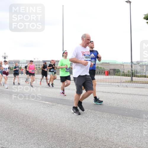 29.06.2025 - hella hamburg halbmarathon Lena Gebhardt http://msf.ph/oto/8292264 29.06.2025 10:55:53 Lombardsbrücke 760, 15116, 5222, 8648, 10593, 8110, 1616, 1738, 1873, 1909, 1917, 2095, 2793, 3101, 3244, 3268, 4265, 4354, 4470, 4473, 4836, 4896, 5220, 5222, 5306, 5487, 5575, 5994, 6055, 6056, 6113, 6257, 6494, 6594, 6968, 7516, 7548, 7616, 7969, 8005, 8110, 8305, 8527, 8532, 8533, 8626, 8648, 9548, 9614, 9618, 9838, 9857, 9858, 9861, 9865, 9956, 10094, 10436, 10438, 10449, 10559, 10593, 10640, 10885, 10987, 11903, 11962, 11963, 12695, 12902 meine-sportfotos.de