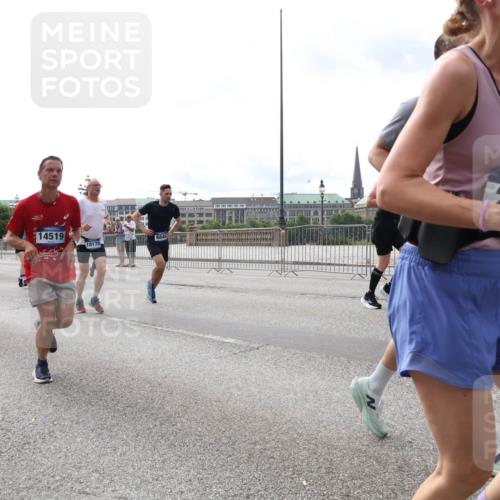 29.06.2025 - hella hamburg halbmarathon Lena Gebhardt http://msf.ph/oto/8292287 29.06.2025 10:21:19 Lombardsbrücke 8844, 14519, 18170, 2056, 1028, 1072, 1266, 1401, 1658, 2271, 2383, 2635, 2815, 2923, 2945, 2956, 2986, 3122, 3161, 3453, 3770, 3813, 3817, 3825, 3826, 4082, 4350, 4697, 4786, 5041, 5061, 5122, 5373, 5395, 5412, 5493, 5767, 6103, 6275, 6308, 6844, 7228, 7375, 7522, 7553, 7608, 7781, 8095, 8113, 8286, 8724, 8726, 8844, 9005, 9011, 9100, 9108, 9236, 9369, 9483, 9499, 9501, 9532, 9624, 10374, 10585, 10602, 10874, 11698, 12175, 12694, 13057, 13508 meine-sportfotos.de
