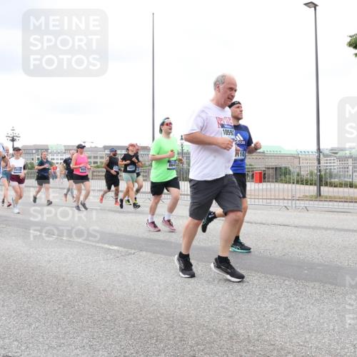 29.06.2025 - hella hamburg halbmarathon Lena Gebhardt http://msf.ph/oto/8292293 29.06.2025 10:55:53 Lombardsbrücke 15, 16, 5222, 1043, 864, 10593, 10, 1616, 1738, 1873, 1909, 1917, 2095, 2793, 3101, 3244, 3268, 4265, 4354, 4470, 4473, 4836, 4896, 5220, 5222, 5306, 5487, 5575, 5994, 6055, 6056, 6113, 6257, 6494, 6594, 6968, 7516, 7548, 7616, 7969, 8005, 8110, 8305, 8527, 8532, 8533, 8626, 8648, 9548, 9614, 9618, 9838, 9857, 9858, 9861, 9865, 9956, 10094, 10436, 10438, 10449, 10559, 10593, 10640, 10885, 10987, 11903, 11962, 11963, 12695, 12902 meine-sportfotos.de