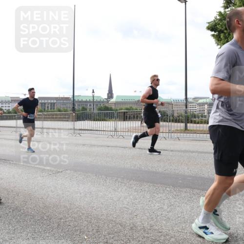 29.06.2025 - hella hamburg halbmarathon Lena Gebhardt http://msf.ph/oto/8292319 29.06.2025 10:21:20 Lombardsbrücke 6844, 170, 1028, 1072, 1266, 1401, 1658, 2271, 2383, 2635, 2815, 2956, 2986, 3122, 3161, 3453, 3770, 3813, 3817, 3825, 3826, 4082, 4350, 4697, 4786, 5041, 5061, 5122, 5373, 5395, 5412, 5493, 5759, 5767, 6103, 6275, 6308, 6844, 7228, 7375, 7522, 7553, 7608, 7781, 8095, 8286, 8724, 8726, 8844, 9005, 9011, 9100, 9108, 9236, 9369, 9483, 9499, 9501, 9532, 9624, 10374, 10585, 10602, 10874, 11698, 12175, 12694, 13057, 13508 meine-sportfotos.de