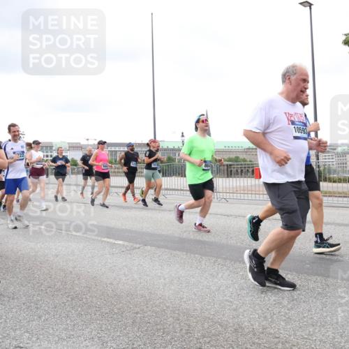 29.06.2025 - hella hamburg halbmarathon Lena Gebhardt http://msf.ph/oto/8292337 29.06.2025 10:55:53 Lombardsbrücke 16768, 15116, 16, 10593, 1616, 1738, 1873, 1909, 1917, 2095, 2793, 3101, 3244, 3268, 4265, 4354, 4470, 4473, 4836, 4896, 5220, 5222, 5306, 5487, 5575, 5994, 6055, 6056, 6113, 6257, 6494, 6594, 6968, 7516, 7548, 7616, 7969, 8005, 8110, 8305, 8527, 8532, 8533, 8626, 8648, 9548, 9614, 9618, 9838, 9857, 9858, 9861, 9865, 9956, 10094, 10436, 10438, 10449, 10559, 10593, 10640, 10885, 10987, 11903, 11962, 11963, 12695, 12902 meine-sportfotos.de