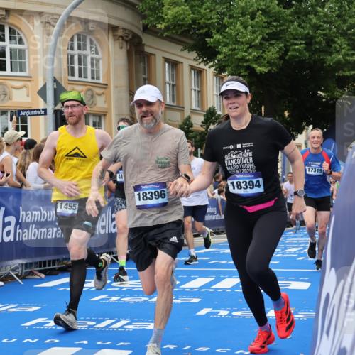 29.06.2025 - hella hamburg halbmarathon Strokosch-Dieckow http://msf.ph/oto/8292338 29.06.2025 10:50:29 Ziel 1399, 1750, 3414, 4127, 4247, 4346, 5447, 6282, 6795, 7397, 7786, 8153, 8576, 8899, 9057, 11214, 11455, 12035, 12624, 13812, 14626, 15519, 15803, 16806, 17179, 17247, 17319, 18006, 18394 meine-sportfotos.de