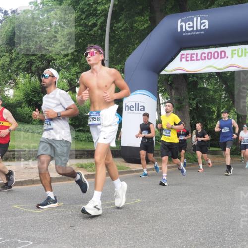 29.06.2025 - hella hamburg halbmarathon KatJ http://msf.ph/oto/8292380 29.06.2025 10:42:22 Zwischen KM18-KM19 1125, 2474, 3037, 3794, 5672, 6443 meine-sportfotos.de
