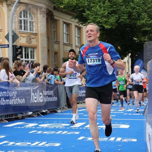 29.06.2025 - hella hamburg halbmarathon Strokosch-Dieckow http://msf.ph/oto/8292381 29.06.2025 10:50:30 Ziel 1399, 1750, 3414, 4127, 4346, 5447, 6282, 6662, 6795, 7397, 7786, 8153, 8576, 9057, 11214, 11455, 12035, 12624, 13808, 13812, 13875, 14626, 15519, 15803, 16806, 17179, 17247, 17319, 18006, 18394 meine-sportfotos.de