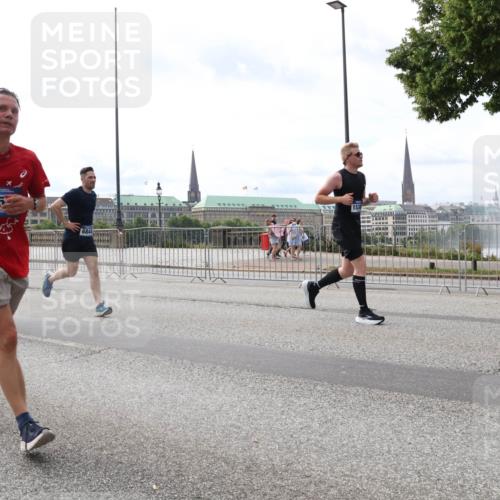 29.06.2025 - hella hamburg halbmarathon Lena Gebhardt http://msf.ph/oto/8292403 29.06.2025 10:21:20 Lombardsbrücke 145, 6844, 153, 1028, 1072, 1266, 1401, 1658, 2271, 2383, 2635, 2815, 2956, 2986, 3122, 3161, 3453, 3770, 3813, 3817, 3825, 3826, 4082, 4350, 4697, 4786, 5041, 5061, 5122, 5373, 5395, 5412, 5493, 5759, 5767, 6103, 6275, 6308, 6844, 7228, 7375, 7522, 7553, 7608, 7781, 8095, 8286, 8724, 8726, 8844, 9005, 9011, 9100, 9108, 9236, 9369, 9483, 9499, 9501, 9532, 9624, 10374, 10585, 10602, 10874, 11698, 12175, 12694, 13057, 13508 meine-sportfotos.de