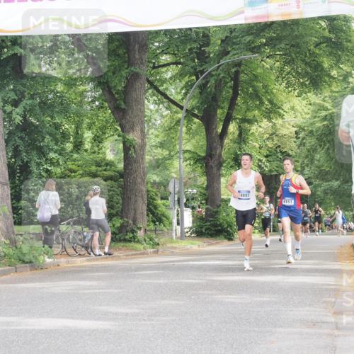 29.06.2025 - hella hamburg halbmarathon KatJ http://msf.ph/oto/8292405 29.06.2025 10:13:11 Zwischen KM18-KM19 4128, 4571 meine-sportfotos.de