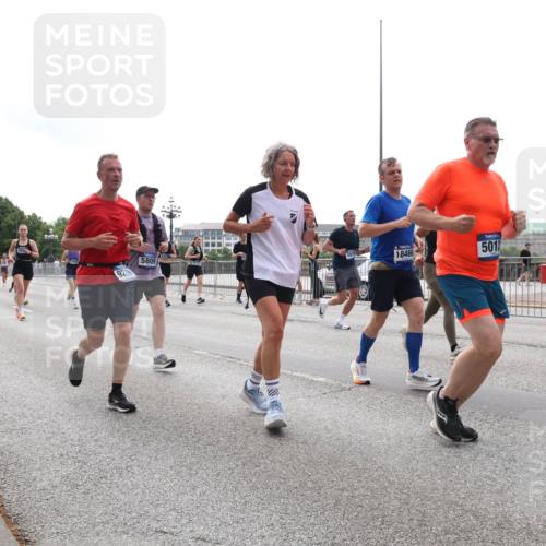 29.06.2025 - hella hamburg halbmarathon Lena Gebhardt http://msf.ph/oto/8292413 29.06.2025 10:36:26 Lombardsbrücke 9220, 5809, 18466, 5012, 1008, 1010, 1036, 1102, 1183, 1224, 1775, 1780, 1835, 1948, 2124, 2520, 2588, 2870, 3398, 3401, 3404, 3428, 3699, 3741, 3877, 4084, 4245, 4326, 4442, 4937, 5012, 5246, 5427, 5540, 5573, 5666, 5747, 5809, 5919, 6092, 6093, 6184, 6190, 6417, 6667, 6896, 7086, 7111, 7140, 7275, 7575, 7576, 7632, 8356, 8498, 8530, 8581, 8945, 9115, 9117, 9229, 9500, 13265, 15077, 17156, 17807, 18152, 18488 meine-sportfotos.de