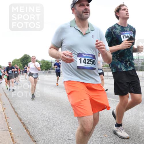 29.06.2025 - hella hamburg halbmarathon Lena Gebhardt http://msf.ph/oto/8292420 29.06.2025 10:46:43 Lombardsbrücke 1073, 1286, 1363, 1371, 1375, 1429, 1465, 1608, 1720, 1837, 1999, 2162, 2211, 2320, 2500, 2556, 2665, 2697, 2981, 3277, 3406, 3407, 3469, 3734, 3823, 4119, 4202, 4296, 4342, 4355, 4448, 4604, 5111, 5114, 5697, 5700, 5796, 5854, 5953, 6068, 6124, 6161, 6740, 7303, 7364, 7368, 7374, 7412, 7767, 7827, 7960, 8047, 8477, 8486, 8551, 8553, 8684, 8700, 9129, 9337, 9691, 10153, 10230, 11361, 12298, 12333, 12507, 12522, 13969, 14261, 15852, 16882, 16987 meine-sportfotos.de