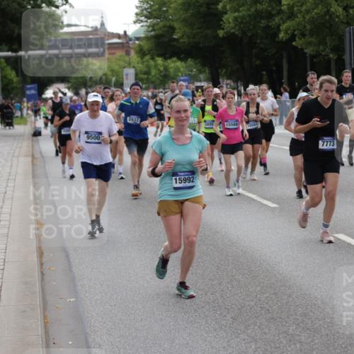 29.06.2025 - hella hamburg halbmarathon Jannik Wohlers http://msf.ph/oto/8292440 29.06.2025 10:36:24 Lombardsbrücke 1118, 1253, 1948, 1952, 1954, 2552, 2588, 3165, 3873, 3895, 4084, 4618, 4762, 4996, 5789, 6156, 6359, 7773, 8499, 8936, 8937, 9295, 9500, 9694, 9701, 10123, 10487, 10862, 11672, 11831, 11912, 12218, 12302, 12605, 12770, 12775, 13092, 13106, 13165, 13265, 13266, 13657, 13704, 13902, 13903, 14695, 15077, 15588, 15805, 15972, 15992, 16228, 16309, 16885, 16977, 17018, 17115, 17156, 17349, 17504, 18152, 18174, 18482, 18488 meine-sportfotos.de