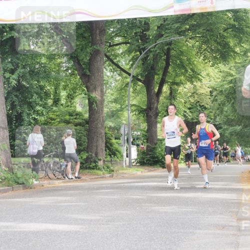 29.06.2025 - hella hamburg halbmarathon KatJ http://msf.ph/oto/8292452 29.06.2025 10:13:11 Zwischen KM18-KM19 4128, 4571 meine-sportfotos.de