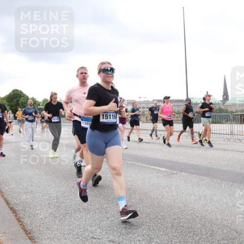 29.06.2025 - hella hamburg halbmarathon Lena Gebhardt http://msf.ph/oto/8292456 29.06.2025 10:55:54 Lombardsbrücke 12902, 16768, 1269, 15116, 16651, 864, 1616, 1738, 1873, 1909, 1917, 2095, 2793, 3101, 3244, 3268, 4265, 4354, 4470, 4473, 4836, 4896, 5220, 5222, 5306, 5487, 5575, 5580, 5994, 6055, 6056, 6113, 6257, 6494, 6594, 6968, 7516, 7548, 7616, 7969, 8005, 8110, 8305, 8527, 8532, 8533, 8626, 8648, 9435, 9548, 9614, 9618, 9838, 9857, 9858, 9861, 9865, 9956, 10094, 10436, 10438, 10449, 10559, 10593, 10640, 10987, 11903, 11962, 11963, 12695, 12902 meine-sportfotos.de