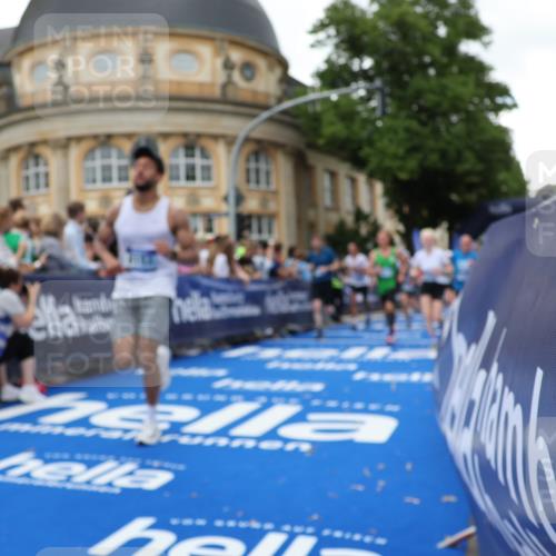 29.06.2025 - hella hamburg halbmarathon Strokosch-Dieckow http://msf.ph/oto/8292484 29.06.2025 10:50:32 Ziel 1399, 1750, 3414, 4127, 4346, 5447, 6282, 6662, 7397, 7583, 7786, 8153, 8576, 9057, 11214, 11455, 12624, 13808, 13812, 13875, 14626, 15519, 15803, 16291, 16806, 17179, 17247, 17319, 18006, 18394, 18413 meine-sportfotos.de