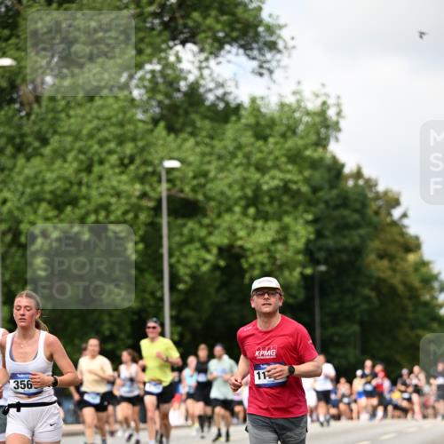 29.06.2025 - hella hamburg halbmarathon Dr. Thomas Lammeyer http://msf.ph/oto/8292505 29.06.2025 10:37:25 Kennedybrücke 1078, 1199, 1324, 1373, 1732, 1879, 1995, 2085, 2342, 2384, 2838, 3221, 3341, 3422, 3560, 3653, 3871, 4030, 4164, 4446, 5180, 5581, 5917, 6773, 6999, 7308, 7705, 8175, 8595, 8839, 8891, 8993, 9289, 9471, 9591, 9750, 9768, 9780 meine-sportfotos.de
