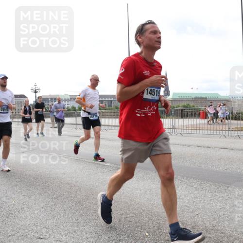 29.06.2025 - hella hamburg halbmarathon Lena Gebhardt http://msf.ph/oto/8292533 29.06.2025 10:21:20 Lombardsbrücke 8844, 18170, 02, 14519, 1028, 1072, 1266, 1401, 1658, 2271, 2383, 2635, 2815, 2956, 2986, 3122, 3161, 3453, 3770, 3813, 3817, 3825, 3826, 4082, 4350, 4697, 4786, 5041, 5061, 5122, 5373, 5395, 5412, 5493, 5759, 5767, 6103, 6275, 6308, 6844, 7228, 7375, 7522, 7553, 7608, 7781, 8095, 8286, 8724, 8726, 8844, 9005, 9011, 9100, 9108, 9236, 9369, 9483, 9499, 9501, 9532, 9624, 10374, 10585, 10602, 10874, 11698, 12175, 12694, 13057, 13508 meine-sportfotos.de