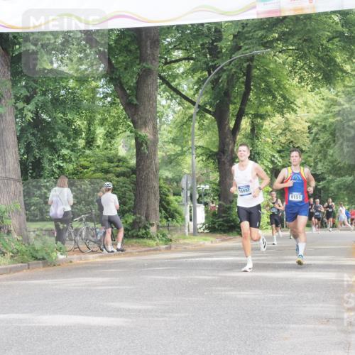 29.06.2025 - hella hamburg halbmarathon KatJ http://msf.ph/oto/8292553 29.06.2025 10:13:11 Zwischen KM18-KM19 4128, 4571 meine-sportfotos.de