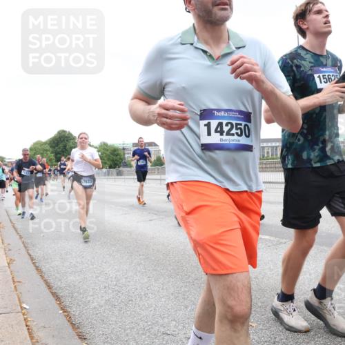 29.06.2025 - hella hamburg halbmarathon Lena Gebhardt http://msf.ph/oto/8292569 29.06.2025 10:46:43 Lombardsbrücke 1073, 1286, 1363, 1371, 1375, 1429, 1465, 1608, 1720, 1837, 1999, 2162, 2211, 2320, 2500, 2556, 2665, 2697, 2981, 3277, 3406, 3407, 3469, 3734, 3823, 4119, 4202, 4296, 4342, 4355, 4448, 4604, 5111, 5114, 5697, 5700, 5796, 5854, 5953, 6068, 6124, 6161, 6740, 7303, 7364, 7368, 7374, 7412, 7767, 7827, 7960, 8047, 8477, 8486, 8551, 8553, 8684, 8700, 9129, 9337, 9691, 10153, 10230, 11361, 12298, 12333, 12507, 12522, 13969, 14261, 15852, 16882, 16987 meine-sportfotos.de