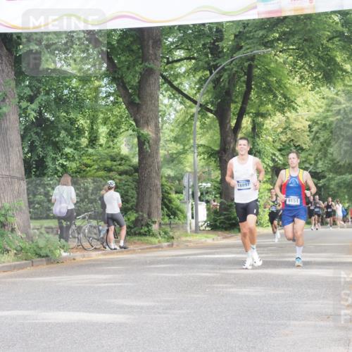 29.06.2025 - hella hamburg halbmarathon KatJ http://msf.ph/oto/8292607 29.06.2025 10:13:11 Zwischen KM18-KM19 4128, 4571 meine-sportfotos.de