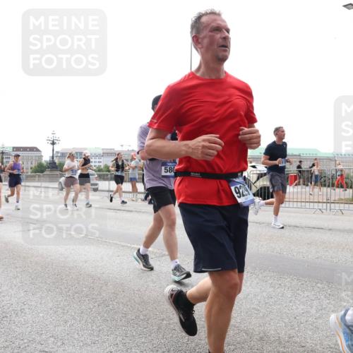 29.06.2025 - hella hamburg halbmarathon Lena Gebhardt http://msf.ph/oto/8292613 29.06.2025 10:36:27 Lombardsbrücke 5747, 5540, 580, 925, 919, 1008, 1010, 1102, 1183, 1224, 1775, 1780, 1835, 1948, 2124, 2520, 2588, 2870, 3398, 3401, 3404, 3428, 3699, 3741, 3877, 4084, 4245, 4326, 4442, 4937, 5012, 5246, 5427, 5540, 5573, 5666, 5747, 5809, 5919, 6092, 6093, 6156, 6184, 6190, 6417, 6667, 6896, 7086, 7111, 7140, 7275, 7575, 7576, 7632, 8356, 8498, 8530, 8581, 8945, 9115, 9117, 9229, 9500, 9694, 13265, 15077, 17156, 17807, 18152, 18488 meine-sportfotos.de