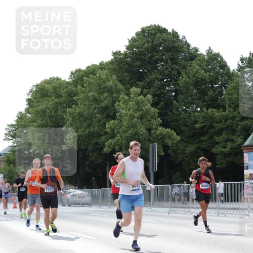 29.06.2025 - hella hamburg halbmarathon Jannik Wohlers http://msf.ph/oto/8292629 29.06.2025 10:04:35 Lombardsbrücke 1126, 1559, 2424, 2628, 3071, 3413, 4394, 4538, 4951, 6907, 6908, 7302, 8049, 8089, 9019, 11088, 11551, 11595, 13242, 13327, 16134, 16357, 16579, 17112, 17814, 17818, 18189, 18556 meine-sportfotos.de
