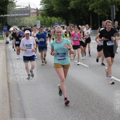29.06.2025 - hella hamburg halbmarathon Jannik Wohlers http://msf.ph/oto/8292684 29.06.2025 10:36:25 Lombardsbrücke 1118, 1253, 1948, 1952, 1954, 2552, 2588, 3165, 3873, 3895, 4084, 4618, 4762, 4996, 5789, 6156, 6359, 7773, 8499, 8936, 8937, 9295, 9500, 9694, 9701, 10123, 10487, 10862, 11672, 11831, 11912, 12218, 12302, 12532, 12605, 12770, 12775, 13092, 13106, 13165, 13265, 13266, 13657, 13704, 13902, 13903, 14695, 15077, 15588, 15805, 15972, 15992, 16228, 16309, 16885, 16977, 17018, 17115, 17156, 17349, 17504, 18174, 18482, 18488 meine-sportfotos.de
