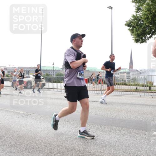 29.06.2025 - hella hamburg halbmarathon Lena Gebhardt http://msf.ph/oto/8292693 29.06.2025 10:36:28 Lombardsbrücke 17943, 580, 1008, 1010, 1102, 1183, 1224, 1775, 1780, 1835, 1948, 2124, 2520, 2588, 2870, 3398, 3404, 3428, 3699, 3741, 3877, 4084, 4245, 4326, 4442, 4618, 4937, 5012, 5246, 5427, 5540, 5573, 5666, 5747, 5809, 5919, 6092, 6093, 6156, 6184, 6190, 6417, 6667, 6896, 7086, 7111, 7140, 7275, 7575, 7576, 7632, 8356, 8498, 8530, 8581, 8945, 9115, 9117, 9229, 9500, 9694, 13265, 15077, 17156, 17807, 18152, 18488 meine-sportfotos.de