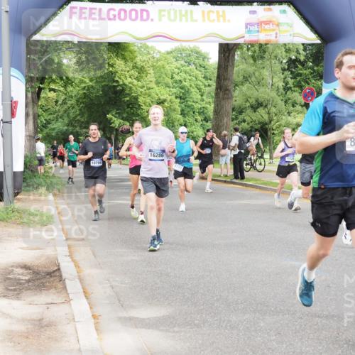 29.06.2025 - hella hamburg halbmarathon MichiJ http://msf.ph/oto/8292713 29.06.2025 10:33:45 Zwischen KM18-KM19 5706, 7450, 8374, 9720, 10796, 11495, 12528, 12579, 13687, 13919, 14228, 14462, 14764, 14783, 15362, 16286, 16834, 17492, 18081 meine-sportfotos.de