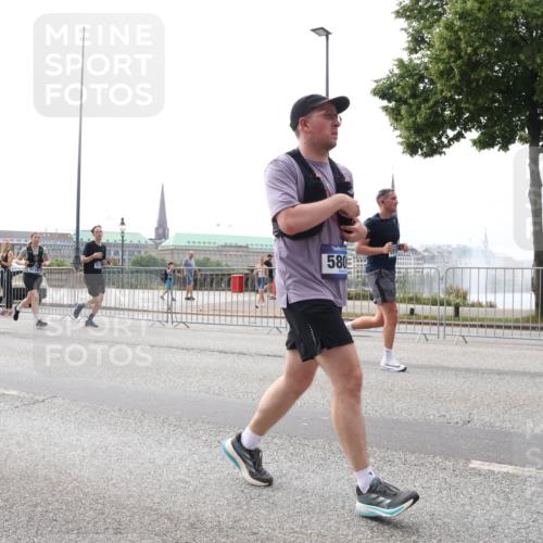 29.06.2025 - hella hamburg halbmarathon Lena Gebhardt http://msf.ph/oto/8292714 29.06.2025 10:36:28 Lombardsbrücke 580, 1008, 1010, 1102, 1183, 1224, 1775, 1780, 1835, 1948, 2124, 2520, 2588, 2870, 3398, 3404, 3428, 3699, 3741, 3877, 4084, 4245, 4326, 4442, 4618, 4937, 5012, 5246, 5427, 5540, 5573, 5666, 5747, 5809, 5919, 6092, 6093, 6156, 6184, 6190, 6417, 6667, 6896, 7086, 7111, 7140, 7275, 7575, 7576, 7632, 8356, 8498, 8530, 8581, 8945, 9115, 9117, 9229, 9500, 9694, 13265, 15077, 17156, 17807, 18152, 18488 meine-sportfotos.de