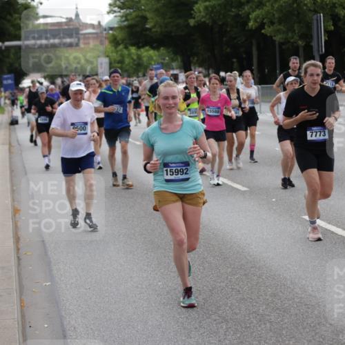 29.06.2025 - hella hamburg halbmarathon Jannik Wohlers http://msf.ph/oto/8292770 29.06.2025 10:36:25 Lombardsbrücke 1118, 1253, 1948, 1952, 1954, 2552, 2588, 3165, 3873, 3895, 4084, 4618, 4762, 4996, 5789, 6156, 6359, 7773, 8499, 8936, 8937, 9295, 9500, 9694, 9701, 10123, 10487, 10862, 11672, 11831, 11912, 12218, 12302, 12532, 12605, 12770, 12775, 13092, 13106, 13165, 13265, 13266, 13657, 13704, 13902, 13903, 14695, 15077, 15588, 15805, 15972, 15992, 16228, 16309, 16885, 16977, 17018, 17115, 17156, 17349, 17504, 18174, 18482, 18488 meine-sportfotos.de