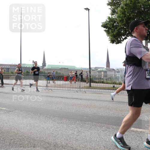 29.06.2025 - hella hamburg halbmarathon Lena Gebhardt http://msf.ph/oto/8292806 29.06.2025 10:36:28 Lombardsbrücke 8530, 9117, 58, 1008, 1010, 1102, 1183, 1224, 1775, 1780, 1835, 1948, 2124, 2520, 2588, 2870, 3398, 3404, 3428, 3699, 3741, 3877, 4084, 4245, 4326, 4442, 4618, 4937, 5012, 5246, 5427, 5540, 5573, 5666, 5747, 5809, 5919, 6092, 6093, 6156, 6184, 6190, 6417, 6667, 6896, 7086, 7111, 7140, 7275, 7575, 7576, 7632, 8356, 8498, 8530, 8581, 8945, 9115, 9117, 9229, 9500, 9694, 13265, 15077, 17156, 17807, 18152, 18488 meine-sportfotos.de