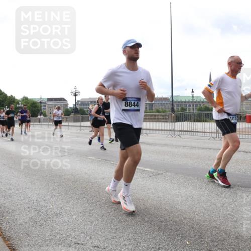 29.06.2025 - hella hamburg halbmarathon Lena Gebhardt http://msf.ph/oto/8292807 29.06.2025 10:21:21 Lombardsbrücke 188, 8844, 1817, 1028, 1072, 1266, 1401, 1658, 2271, 2383, 2635, 2815, 2956, 2986, 3122, 3161, 3453, 3770, 3813, 3817, 3825, 3826, 4082, 4350, 4697, 4786, 5041, 5061, 5122, 5373, 5395, 5412, 5493, 5759, 5767, 6103, 6275, 6308, 6844, 7228, 7375, 7522, 7553, 7608, 7781, 8095, 8286, 8724, 8726, 8844, 8896, 9005, 9011, 9100, 9108, 9236, 9369, 9483, 9499, 9501, 9532, 9624, 10374, 10585, 10602, 10874, 11698, 12175, 12694, 13057, 13508 meine-sportfotos.de