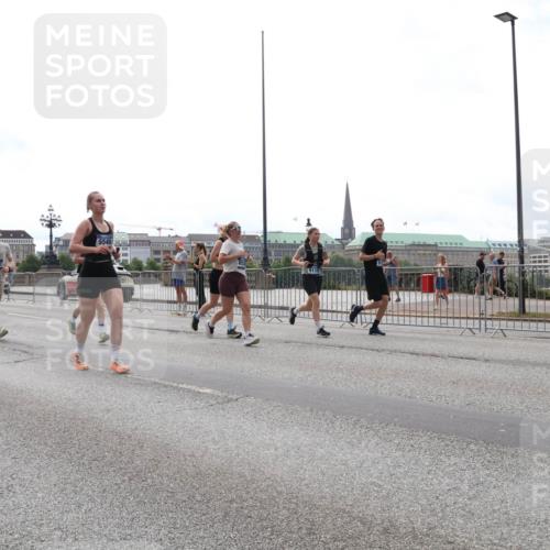 29.06.2025 - hella hamburg halbmarathon Lena Gebhardt http://msf.ph/oto/8292872 29.06.2025 10:36:29 Lombardsbrücke 5747, 5540, 1008, 1010, 1102, 1224, 1775, 1780, 1835, 1948, 2124, 2520, 2588, 2870, 3398, 3404, 3428, 3699, 3741, 3877, 4084, 4245, 4326, 4442, 4618, 4762, 4937, 5012, 5246, 5427, 5540, 5573, 5666, 5747, 5809, 5919, 6092, 6093, 6156, 6184, 6190, 6417, 6667, 6896, 7086, 7111, 7140, 7275, 7575, 7576, 7632, 8356, 8498, 8499, 8530, 8581, 8945, 9115, 9117, 9229, 9500, 9694, 13265, 15077, 17156, 17807, 18152, 18488 meine-sportfotos.de