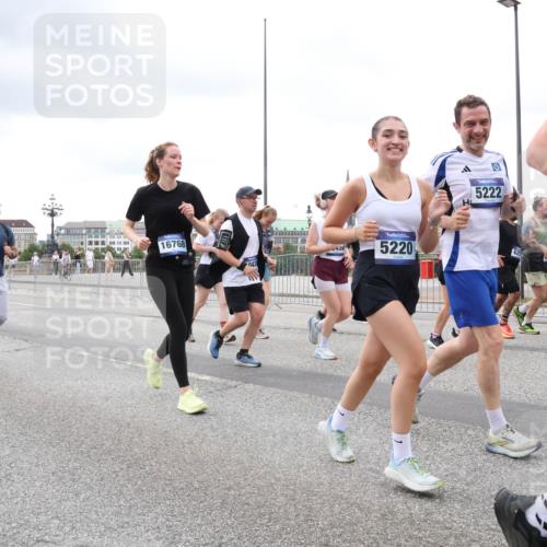 29.06.2025 - hella hamburg halbmarathon Lena Gebhardt http://msf.ph/oto/8292881 29.06.2025 10:55:55 Lombardsbrücke 12902, 4896, 18907, 16768, 043, 5220, 5222, 16651, 1616, 1738, 1873, 1909, 1917, 2095, 2793, 3101, 3244, 3268, 4265, 4354, 4470, 4473, 4836, 4896, 5220, 5222, 5306, 5487, 5575, 5580, 5994, 6055, 6056, 6113, 6257, 6494, 6594, 6968, 7516, 7548, 7616, 7969, 8005, 8110, 8305, 8527, 8532, 8533, 8626, 8648, 9435, 9548, 9606, 9614, 9618, 9838, 9857, 9858, 9861, 9865, 9956, 10094, 10436, 10438, 10449, 10559, 10593, 10640, 10987, 11903, 11962, 11963, 12695, 12902 meine-sportfotos.de