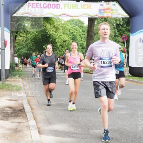 29.06.2025 - hella hamburg halbmarathon MichiJ http://msf.ph/oto/8292887 29.06.2025 10:33:47 Zwischen KM18-KM19 5706, 6711, 7385, 7450, 8374, 9720, 10796, 12528, 13919, 14228, 14764, 14783, 16286, 16834, 17492, 18081 meine-sportfotos.de