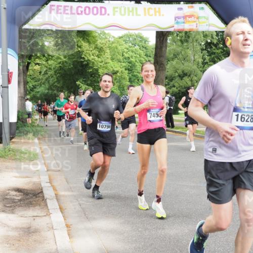 29.06.2025 - hella hamburg halbmarathon MichiJ http://msf.ph/oto/8292913 29.06.2025 10:33:47 Zwischen KM18-KM19 5706, 6711, 7385, 7450, 8374, 9720, 10796, 12528, 13919, 14228, 14764, 14783, 16286, 16834, 17492, 18081 meine-sportfotos.de